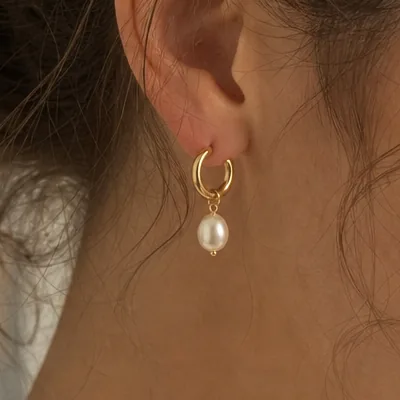 Close crop of the product photo at 100%, showing the same label text and logo as the upload